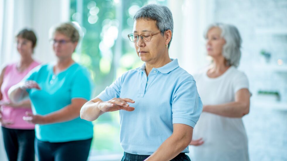 the-best-beginner-yoga-classes-for-seniors